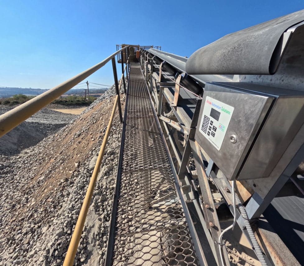 Belt scale installation on an operating conveyor